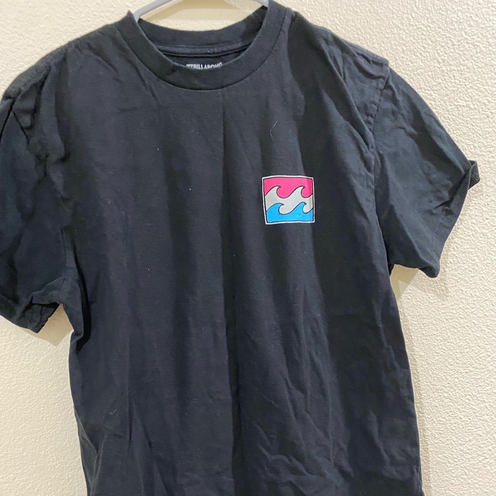 Men’s billabong black with wave design